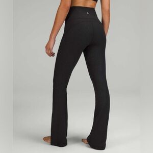 Lululemon Groove Super-High-Rise Flared Pant Nulu
Ripple Emboss Black